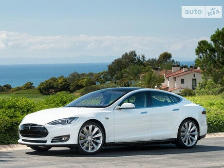 Tesla Model S 2016 года