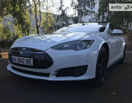 Tesla Model S 2013 року