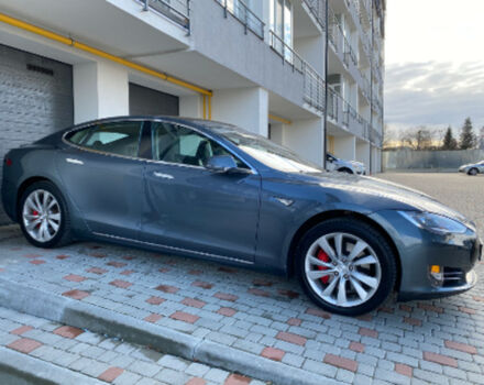 Tesla Model S 2014 року