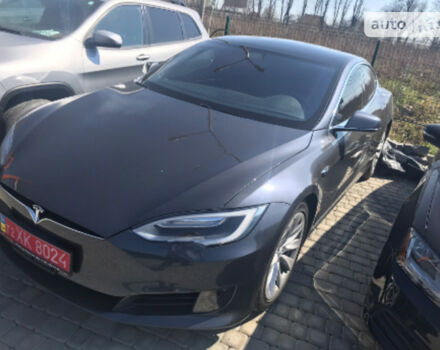 Tesla Model S 2015 року