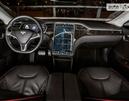 Tesla Model S 2012 года