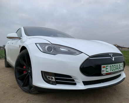 Tesla Model S 2015 року