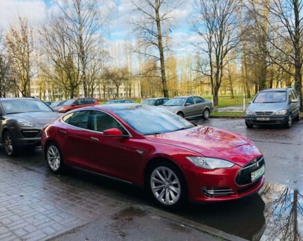 Tesla Model S 2013 года