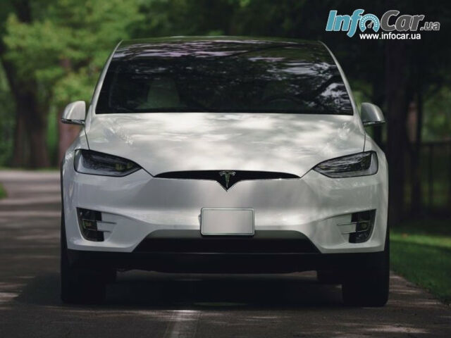 Tesla Model X 2018 года