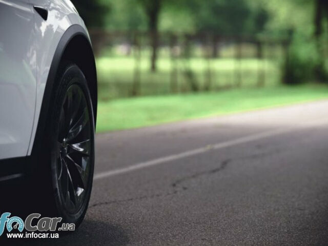 Tesla Model X 2018 года