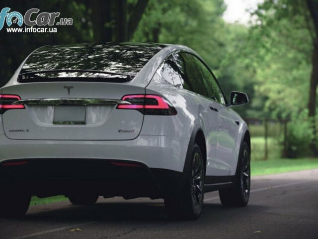 Tesla Model X 2018 года