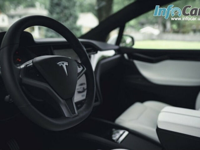 Tesla Model X 2018 года