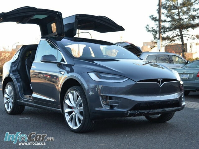 Tesla Model X 2016 року