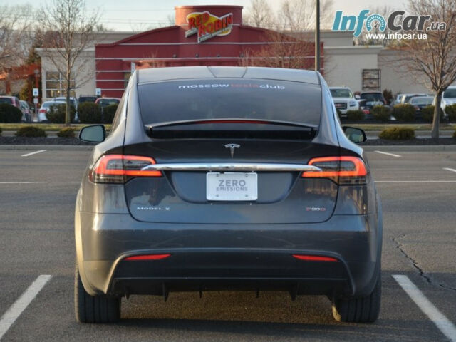 Tesla Model X 2016 року