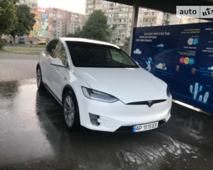 Фото на відгук з оцінкою 2.4   про авто Tesla Model X 2016 року випуску від автора “Mistral 13” з текстом: Интересная машина, много интересных функций: танцует , дверь перед тобой открывает, автопилот. Ди...