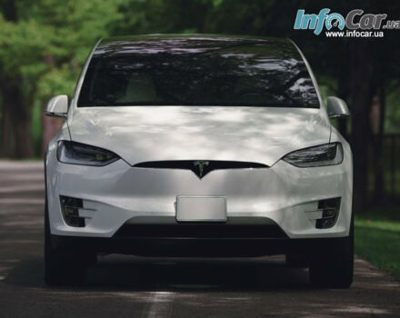 Tesla Model X 2018 року