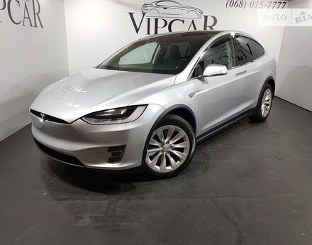 Tesla Model X 2016 года