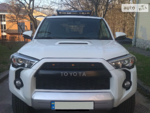 Toyota 4Runner 2018 года