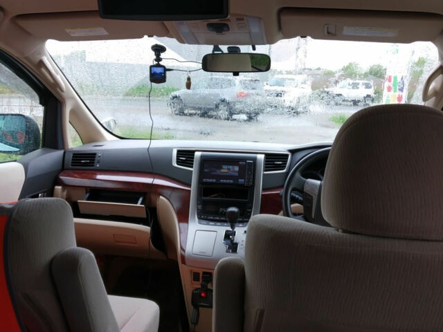 Toyota Alphard 2010 года