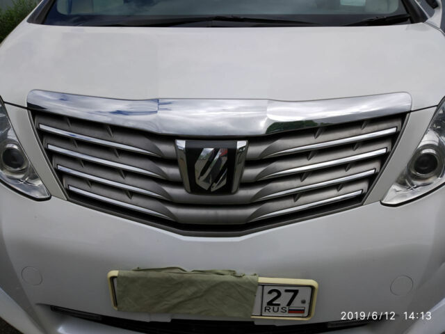 Toyota Alphard 2010 року