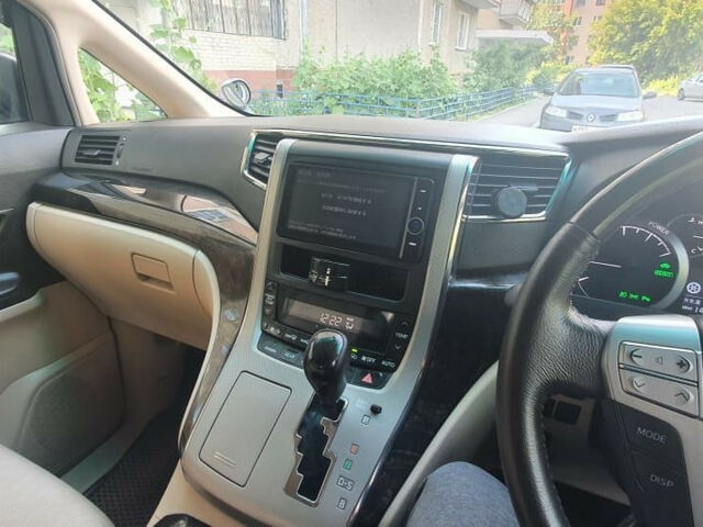 Toyota Alphard 2013 року