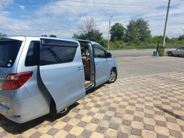 Toyota Alphard 2013 года