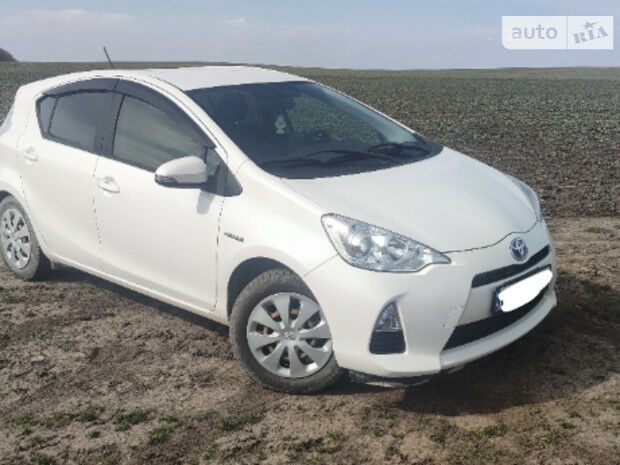 Toyota Aqua 2012 року