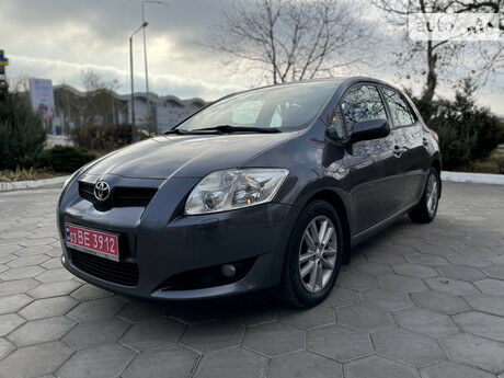 Toyota Auris 2008 года