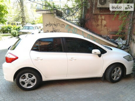 Toyota Auris 2012 года