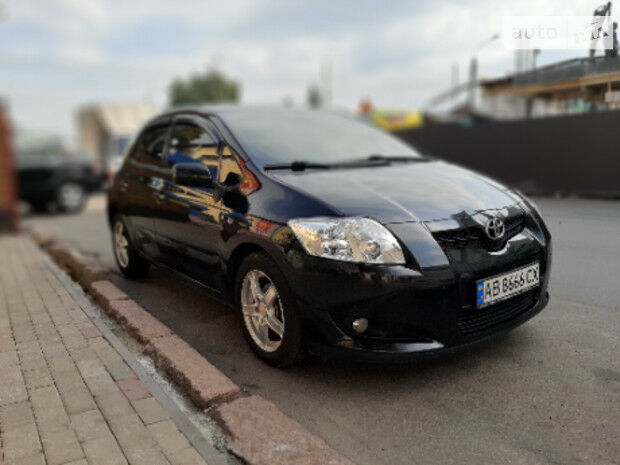 Toyota Auris 2008 года