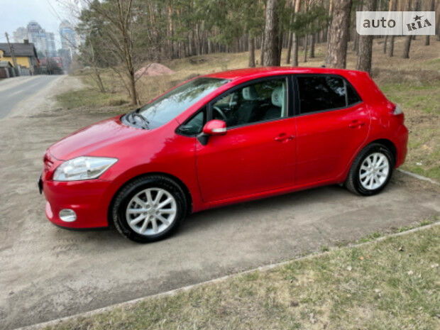 Toyota Auris 2012 года