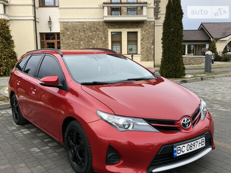 Toyota Auris 2014 року