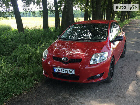 Toyota Auris 2008 года