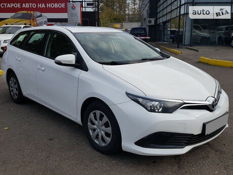 Toyota Auris 2015 года