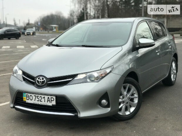 Toyota Auris 2013 року