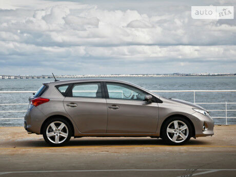 Тойота Аурис 2007 року Toyota Auris 2007 року