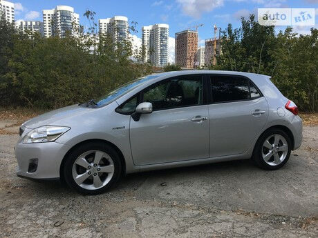 Toyota Auris 2011 года