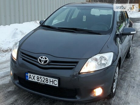 Тойота Аурис 2012 года Toyota Auris 2012 года