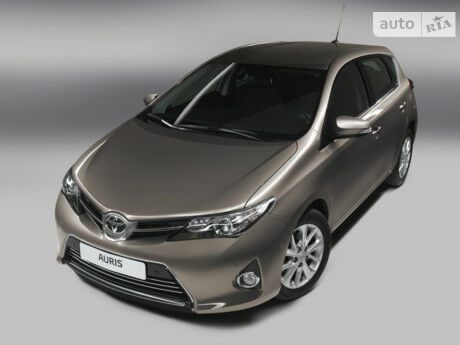 Toyota Auris 2015 года