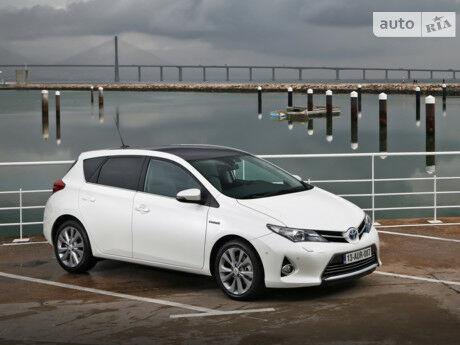 Toyota Auris 2008 года