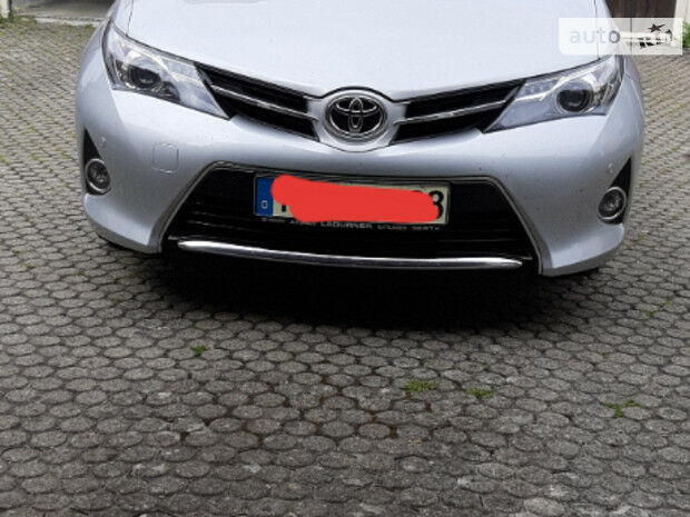 Toyota Auris 2012 року