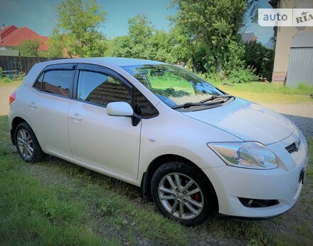 Фото на отзыв с оценкой 4 о Toyota Auris 2009 году выпуска от автора "Марина" с текстом: Отслужила 10 лет, ездила по городу пробег 80 000. если садились сзади 2 человека по 80 кг, то еле...