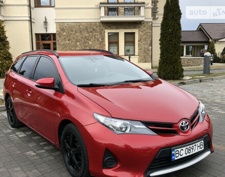 Фото на відгук з оцінкою 5   про авто Toyota Auris 2014 року випуску від автора “Макс” з текстом: Класний автомобіль, 2.0 дизель досить добре їде, керується на трасі чудовоВ салоні місця багато, ...