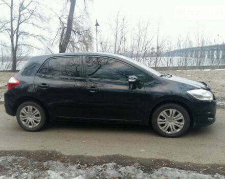 Toyota Auris 2011 року