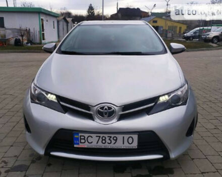 Toyota Auris 2015 року