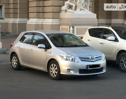 Toyota Auris 2010 года