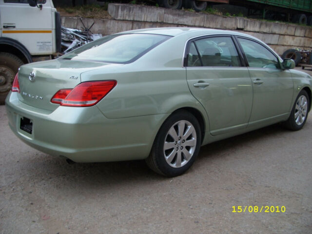 Toyota Avalon 2005 року