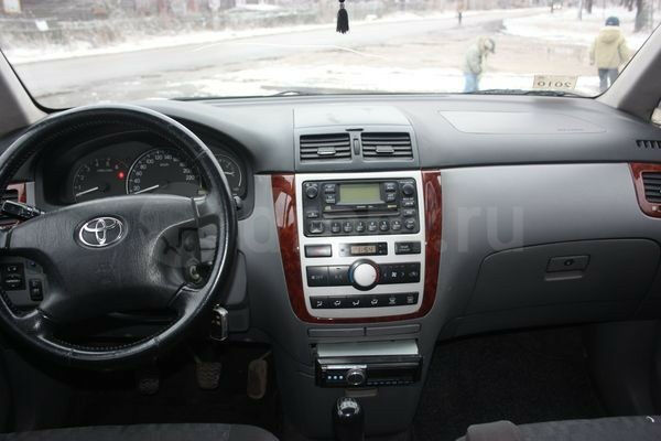 Toyota Avensis Verso 2001 року