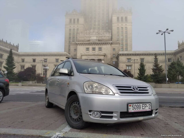 Toyota Avensis Verso 2003 года