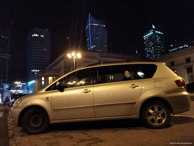 Toyota Avensis Verso 2003 року