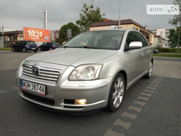 Toyota Avensis 2004 року