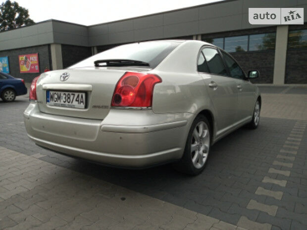 Toyota Avensis 2004 года