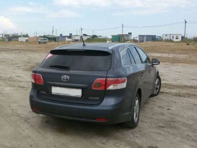 Toyota Avensis 2010 року