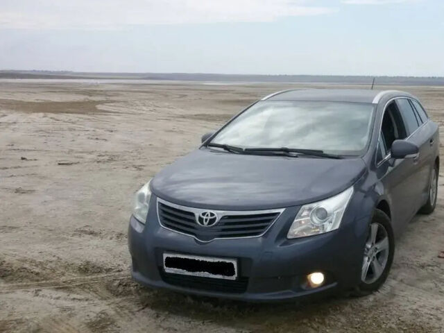 Toyota Avensis 2010 года