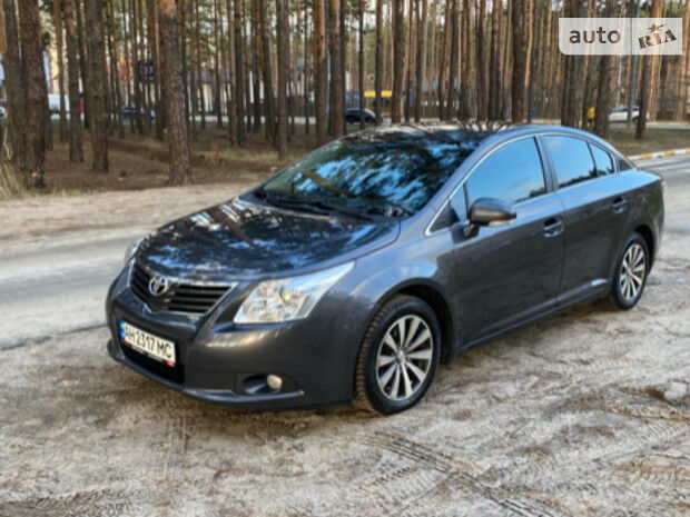 Toyota Avensis 2011 года